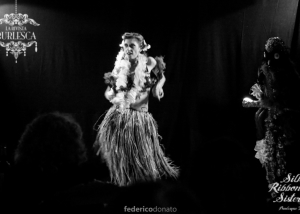La Rivista Burlesca - November 2014 - Hawaiian (NOT) Dancing Parrot - Rights Reserved: Federico Donato