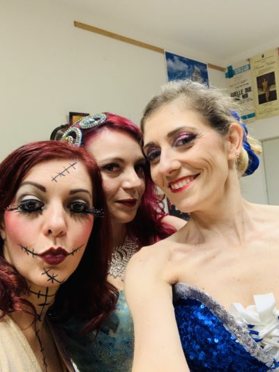 2019_12_22 - StriPMas @ Compagnia Fuoriscena - Cesena - Backstage with Sally Van Tassel and Scarlet Lovelace